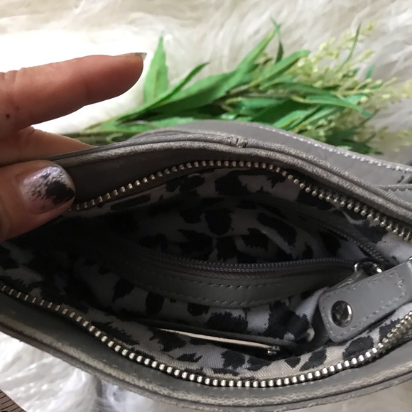 💕🙏🏾Betsy Johnson crossbody bag💕🙏🏾 - Picture 3 of 8